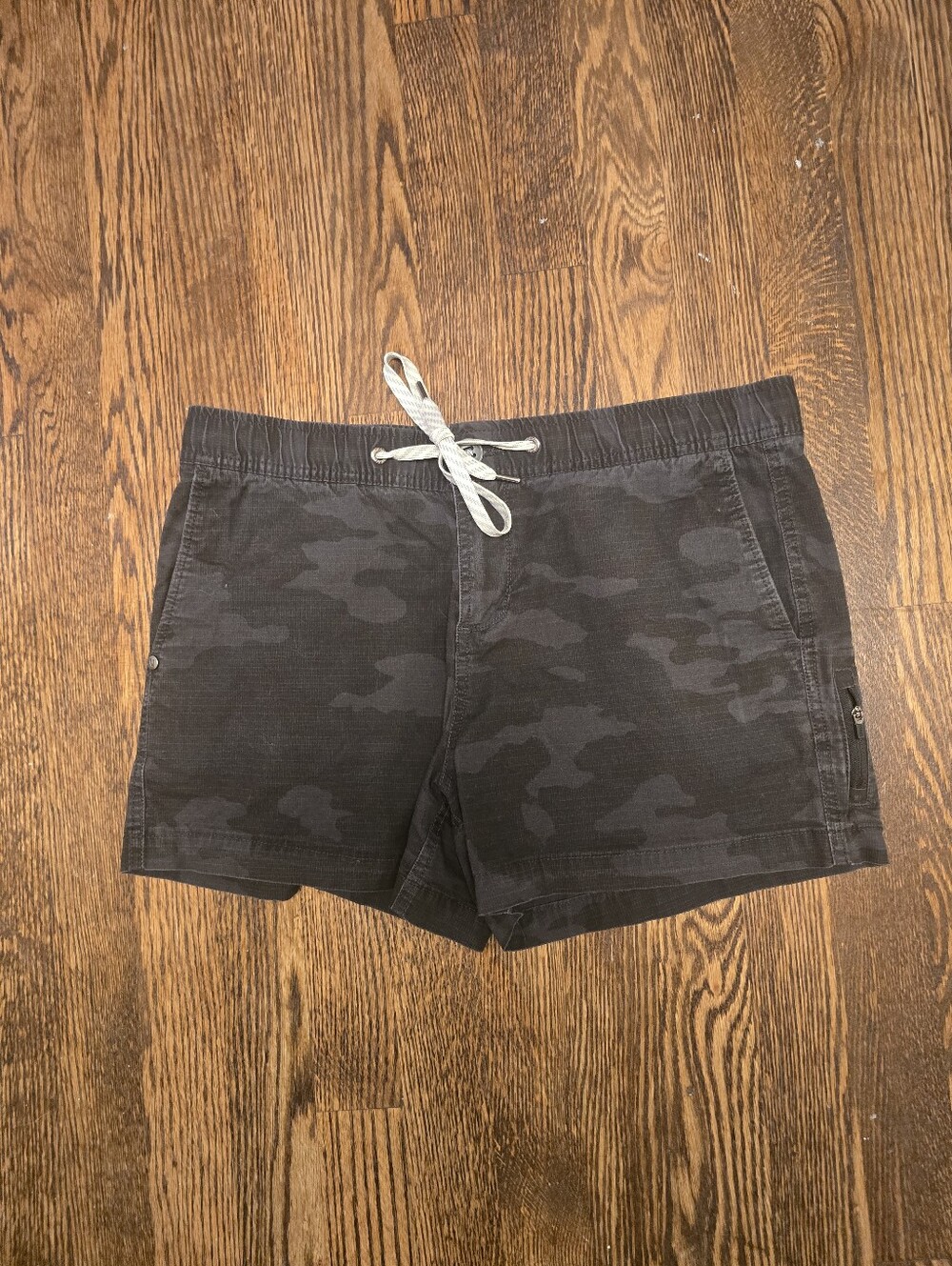 Vuori Ripstop Shorts Women's Medium Black Camo Organic Cotton